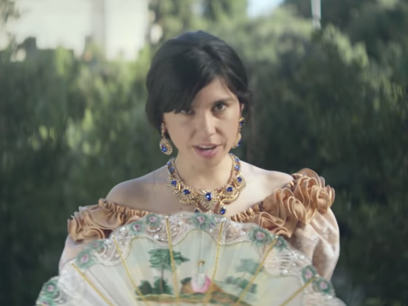 Javiera Mena, protagonista de una novela romántica cutre en ‘Espejo’