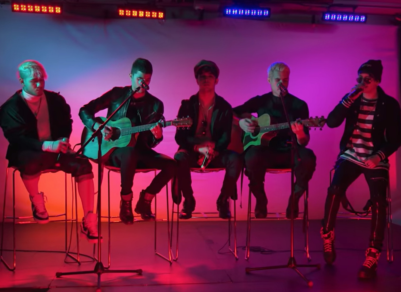 CNCO tocan ‘Pretend’ y otros cuantos hits en acústico para iHeartRadio