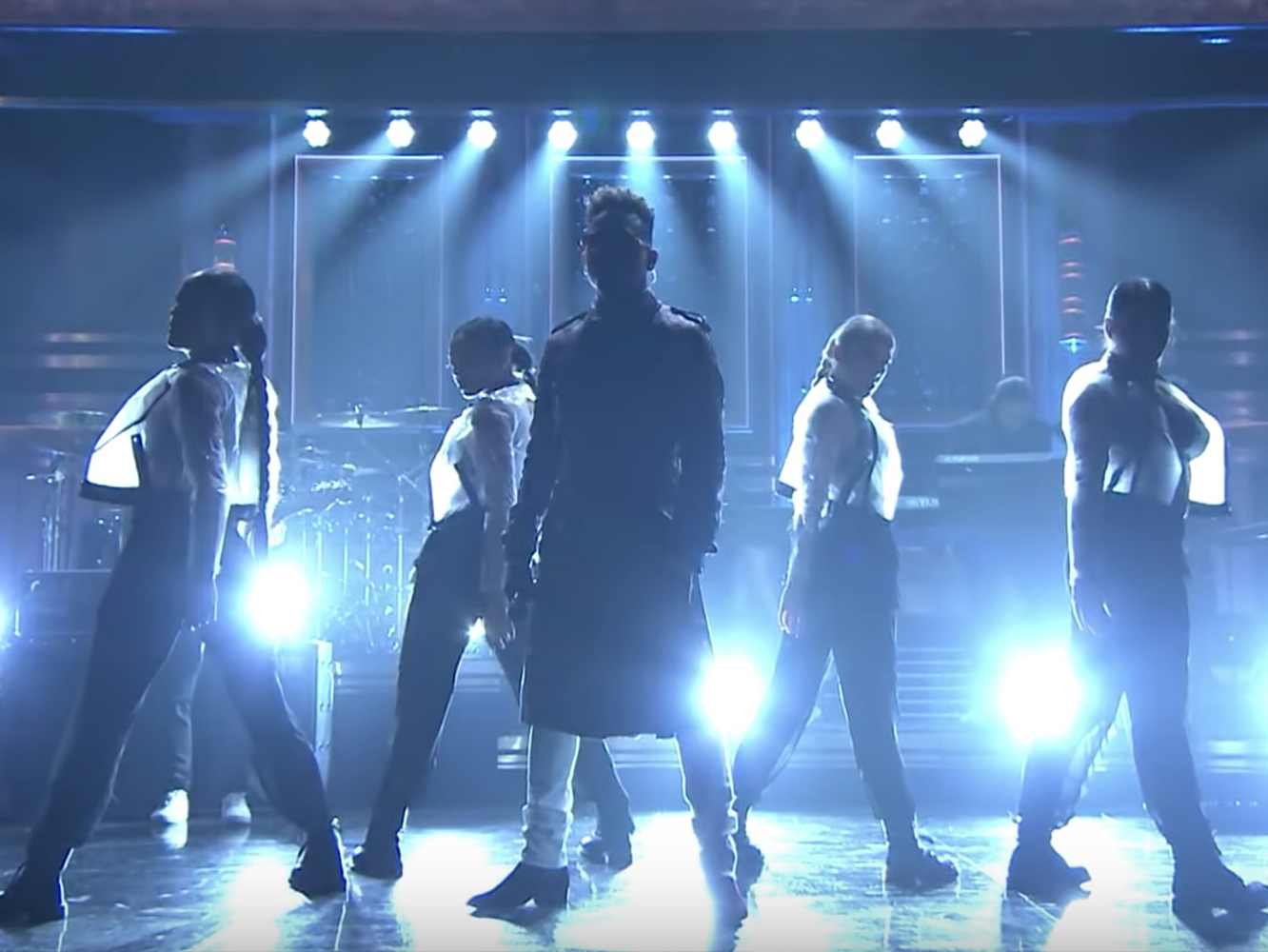 Un archivo mp3 interpreta ‘Baila Baila Baila’ y ‘Taki Taki’ en el show de Fallon. Ozuna también estaba allí.