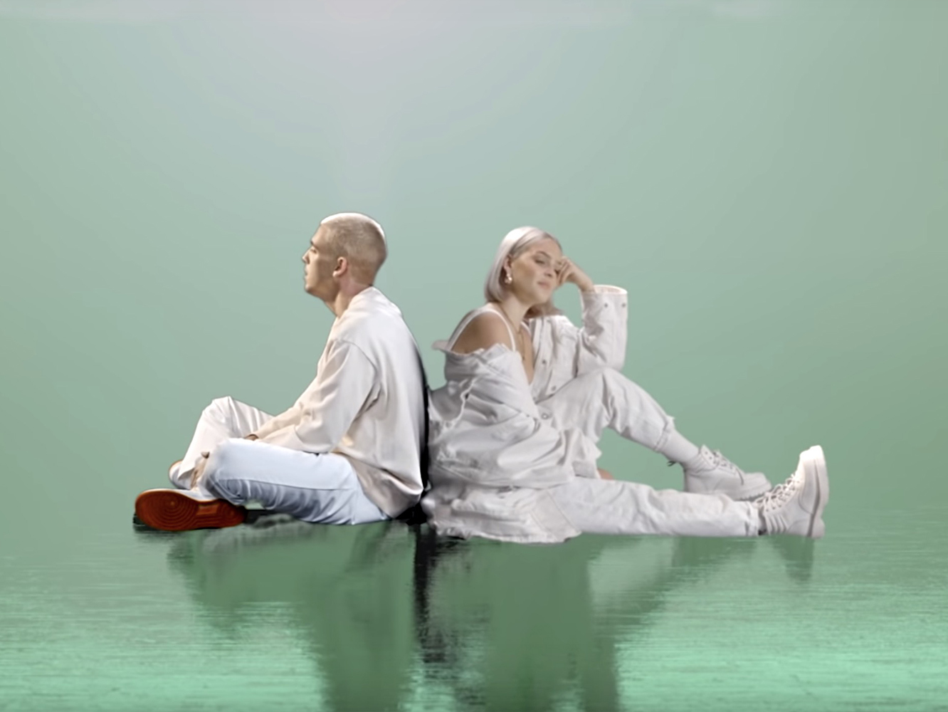 Lauv y Anne-Marie TheJustice ponen música a ’13 Reasons Why’ con ‘F*ck, I’m Lonely’