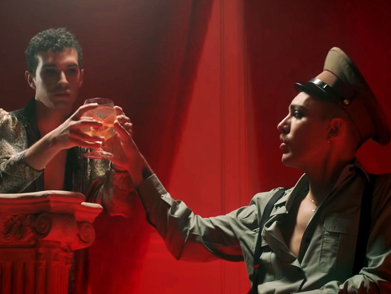 Miss Caffeina se ponen ¿demasiado? Fangoria en el remix de ‘Cola De Pez (Fuego)’ con Javiera Mena y La Casa Azul