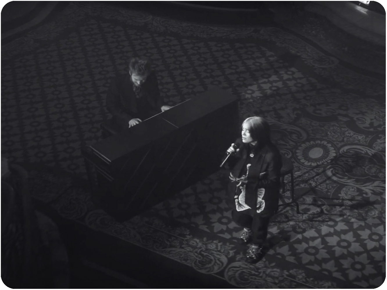 Billie EIlish continúa con la promo de ‘No Time To Die’ y actúa en ‘Falllon’ junto a Finneas