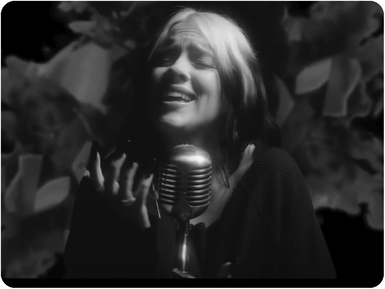 Billie Eilish estrena el vídeo de ‘No Time To Die’, pero la película vuelve a retrasarse