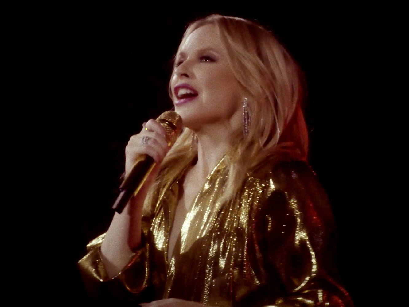 Kylie viste ‘Say Something’ de góspel para animar al público a su próximo concierto en streaming