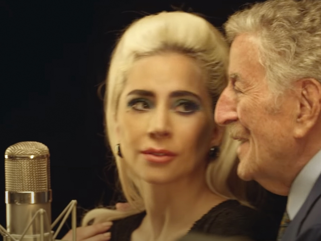 Lady Gaga pone fecha a su álbum imaginario y empieza a promocionar el real
