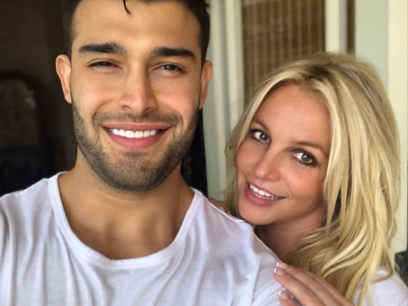  Britney Spears anuncia su compromiso con Sam Ashgari, que bromea con su pre-matromonial