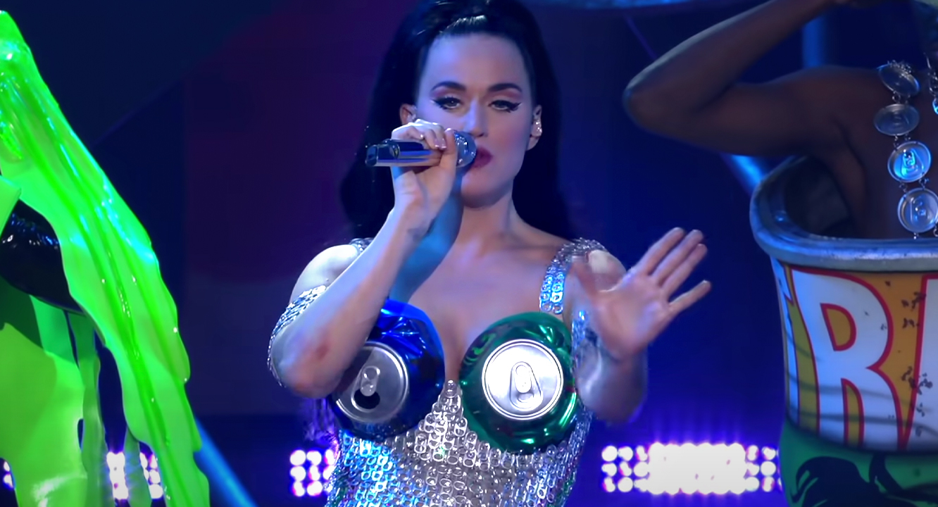 Katy Perry televisa la actuación de ‘When I’m Gone / Walking On Air’ de su show en Las Vegas